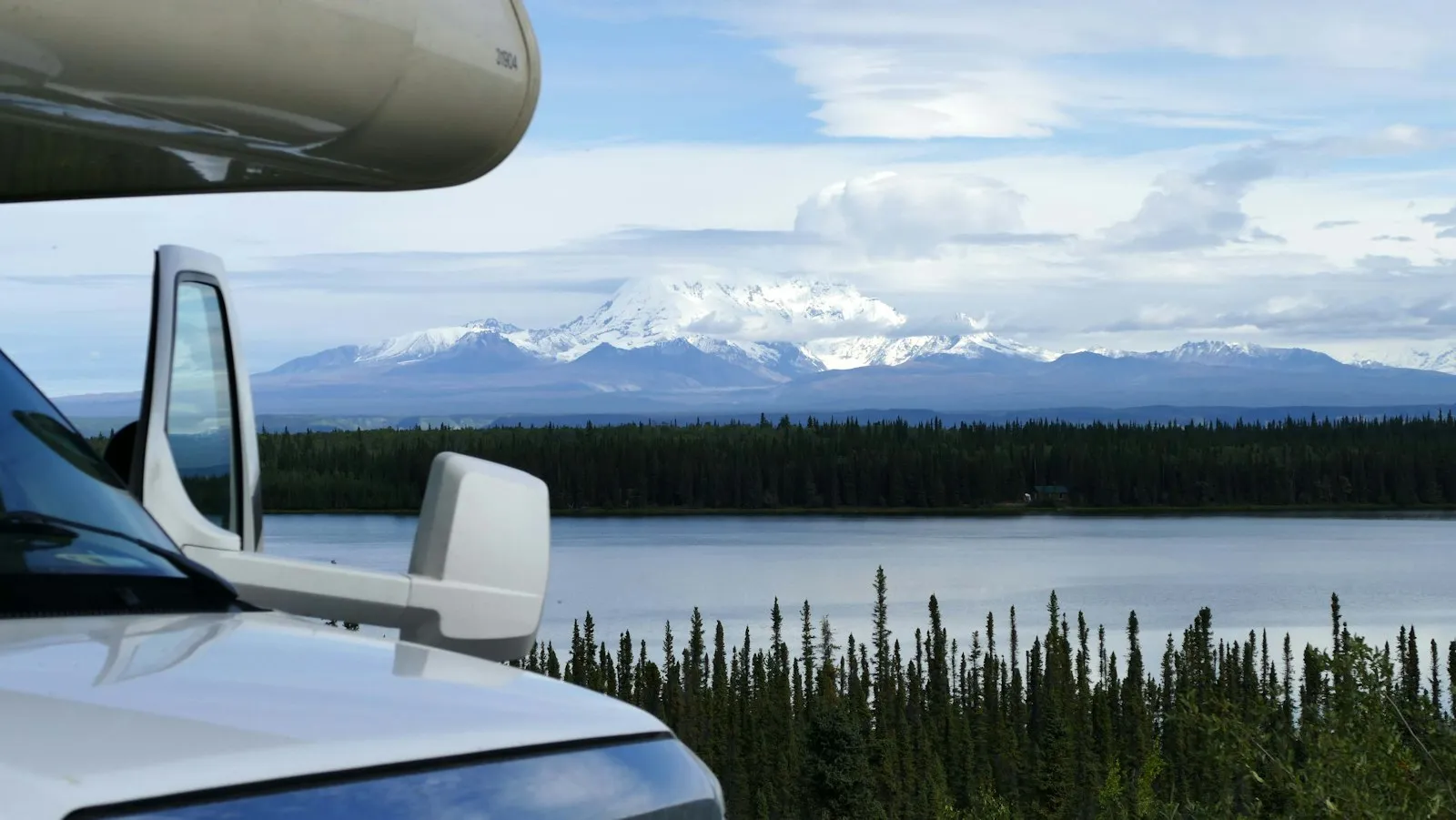 RV exploring - Cabin in the woods - Alaska (Mount Drum)