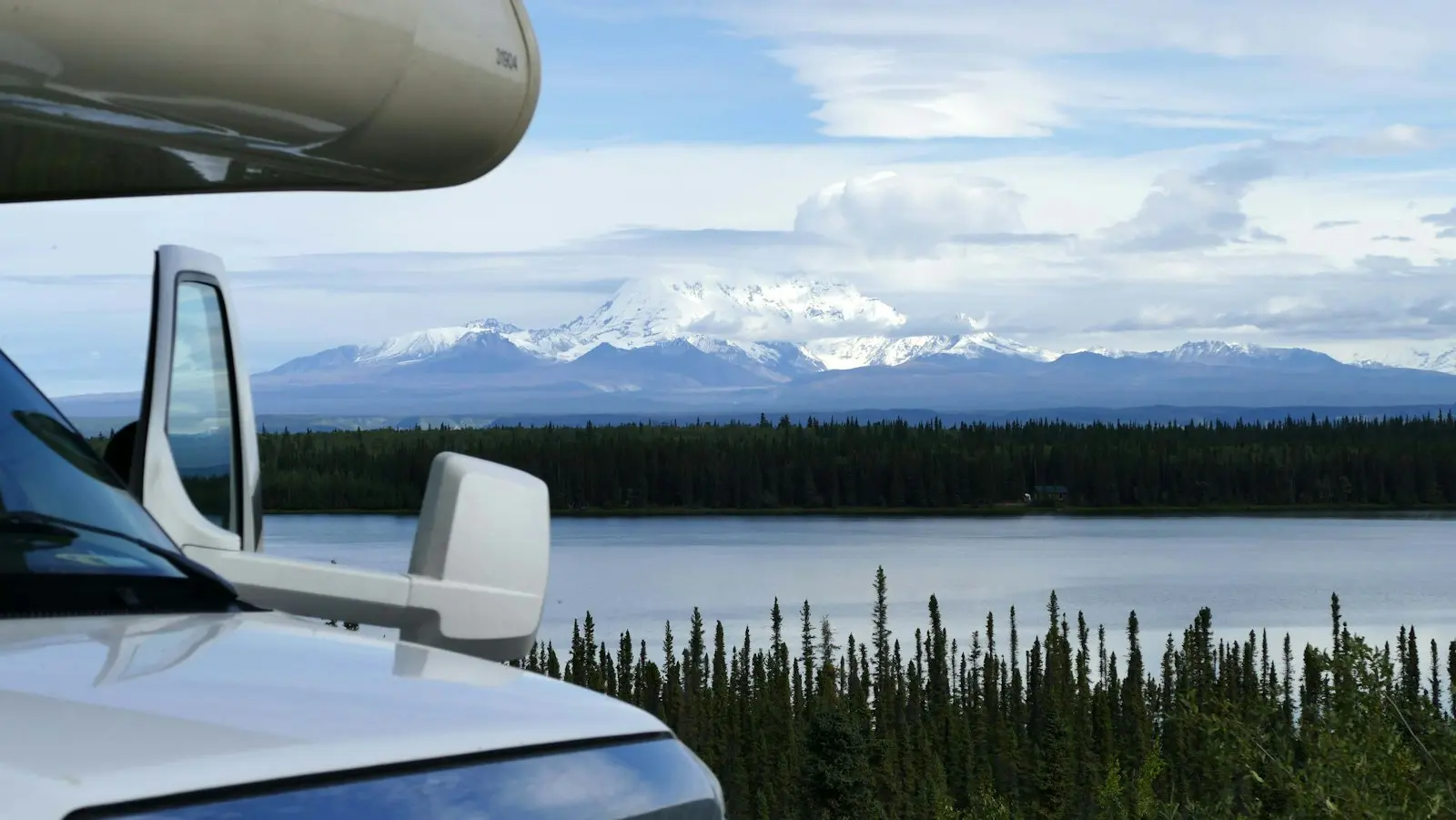 RV exploring - Cabin in the woods - Alaska (Mount Drum)