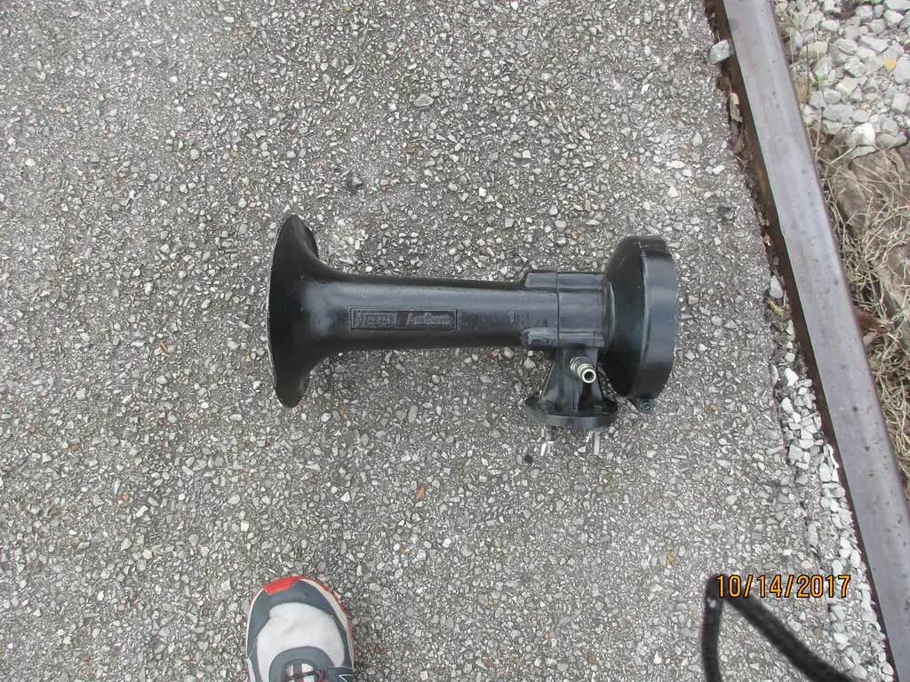 Nathan AirChime five-chime train horn
