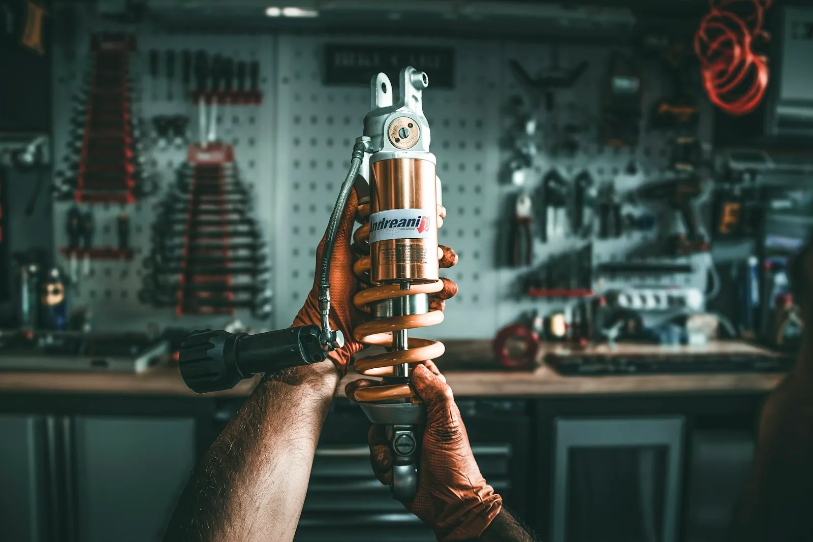 Mastering Performance: A Motorcycle Mechanic with High-End Suspension Expertise