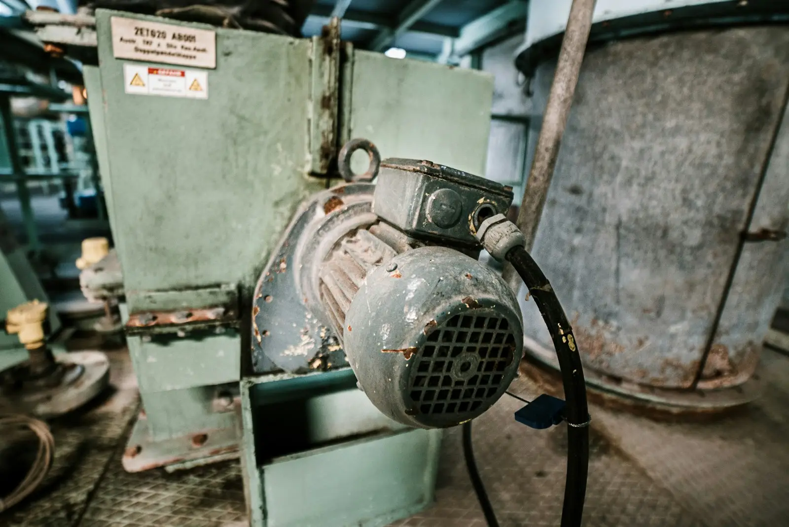 Old electric motor in the Müllverbrennungsanlage Bonn.